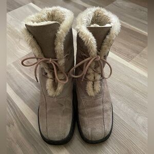 Bare Traps Tan Suede Lace Up Ankle Boots Fleece Lined